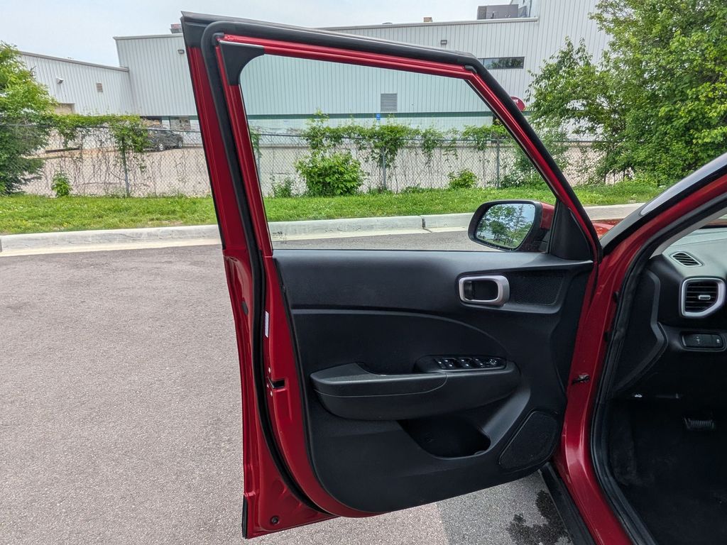 2024 Hyundai Venue SE - Photo 13