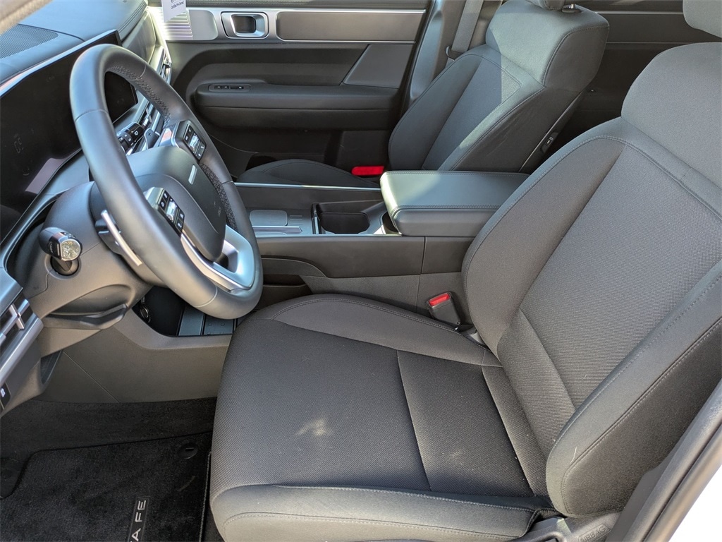 2025 Hyundai Santa Fe SE - Photo 11