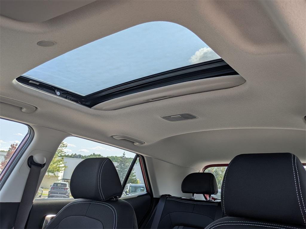 2025 Hyundai Venue SEL - Photo 12