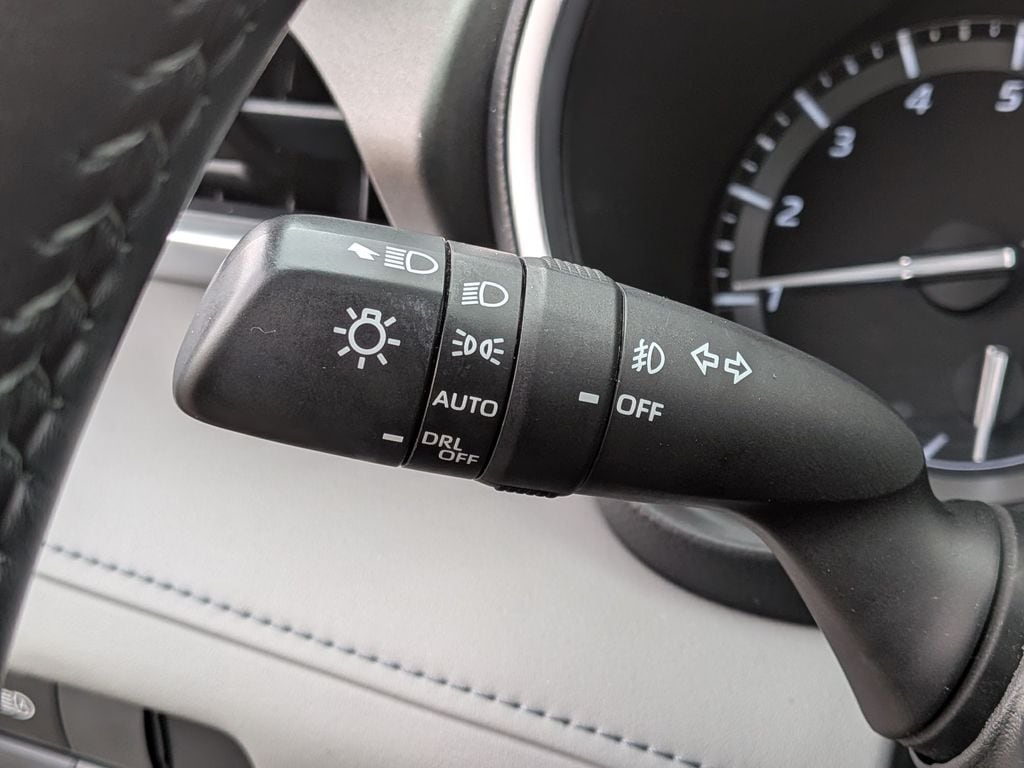 2020 Toyota Highlander XLE - Photo 18