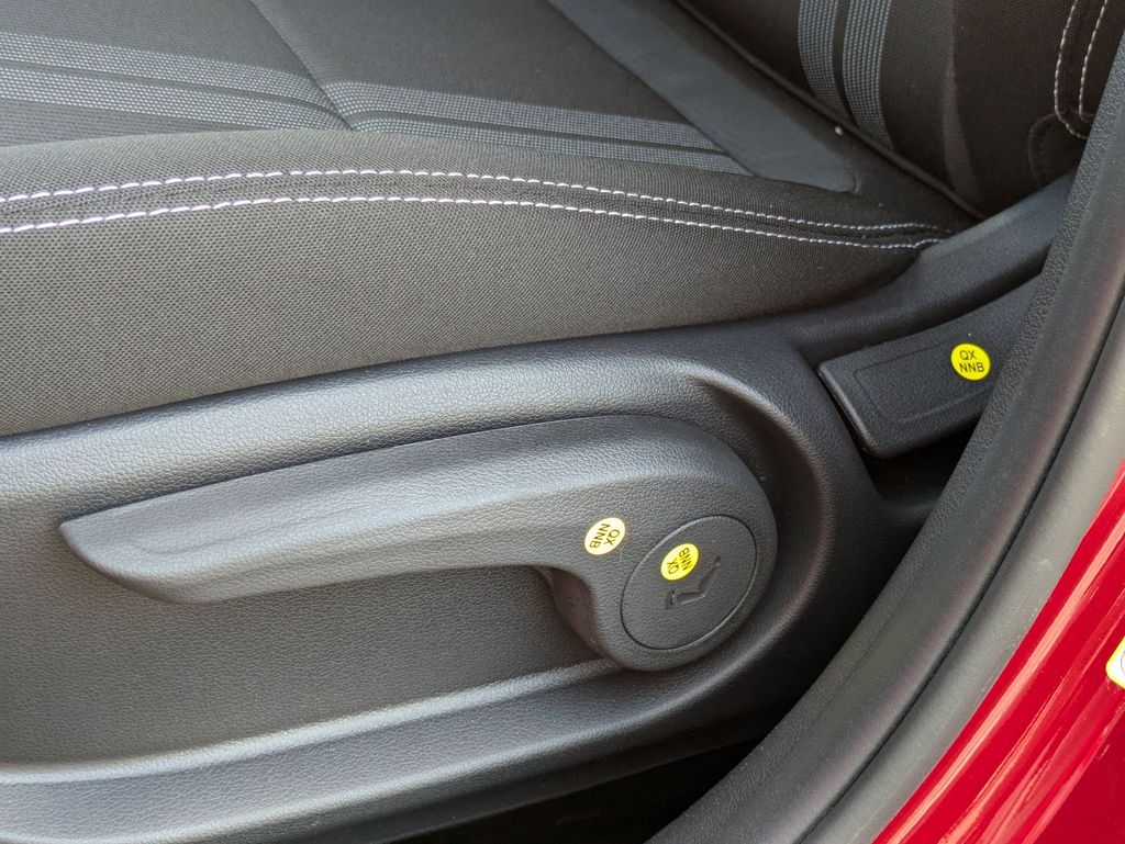 2025 Hyundai Venue SEL - Photo 16