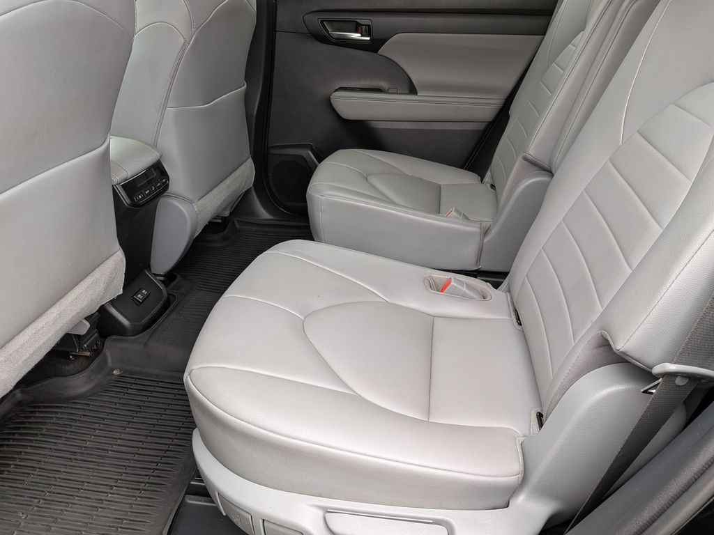 2020 Toyota Highlander XLE - Photo 27