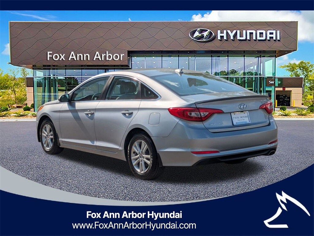 2015 Hyundai Sonata SE photo 2