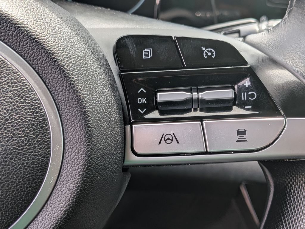 2021 Hyundai Elantra SEL - Photo 16