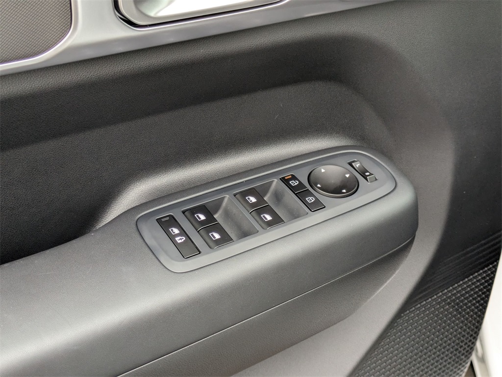 2025 Hyundai Santa Fe SE - Photo 16