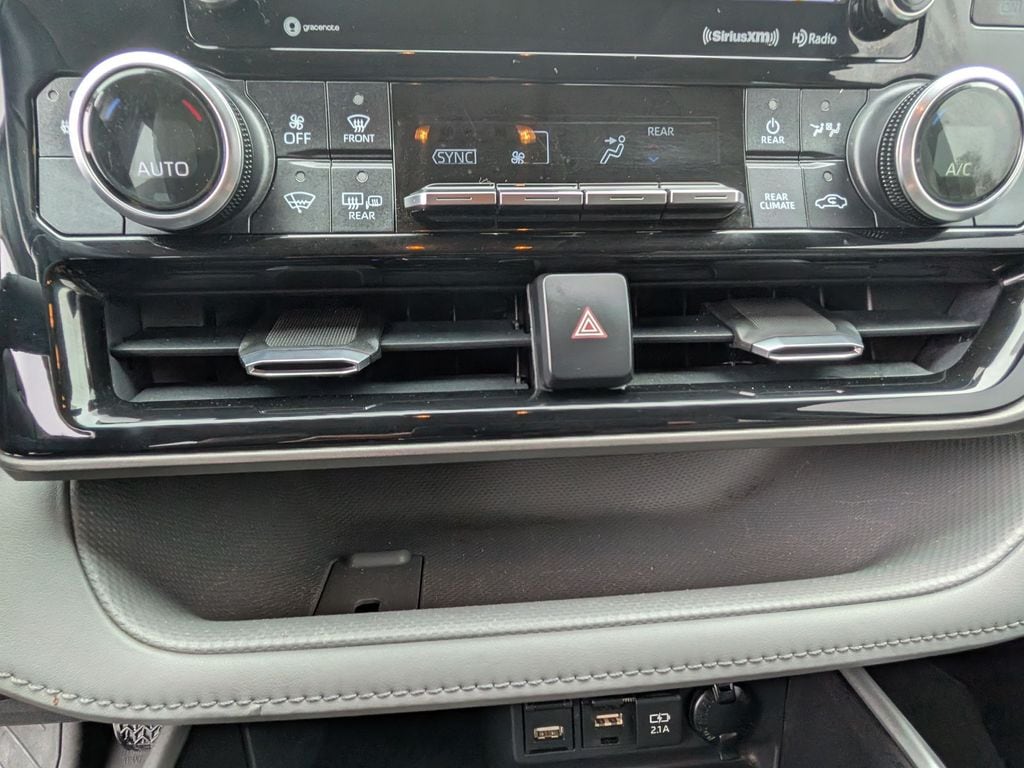 2020 Toyota Highlander XLE - Photo 23