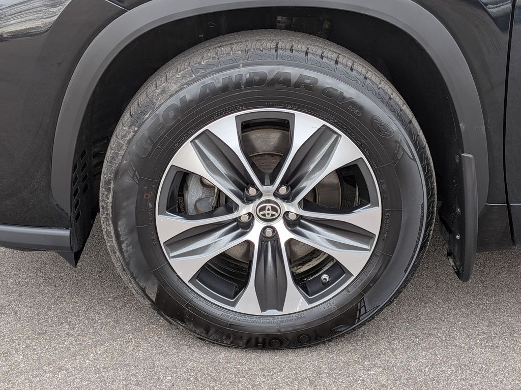 2020 Toyota Highlander XLE - Photo 10