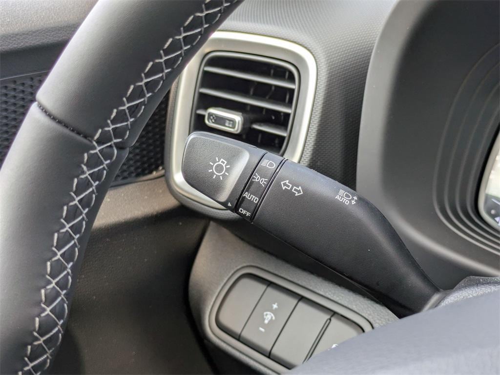 2025 Hyundai Venue SEL - Photo 22