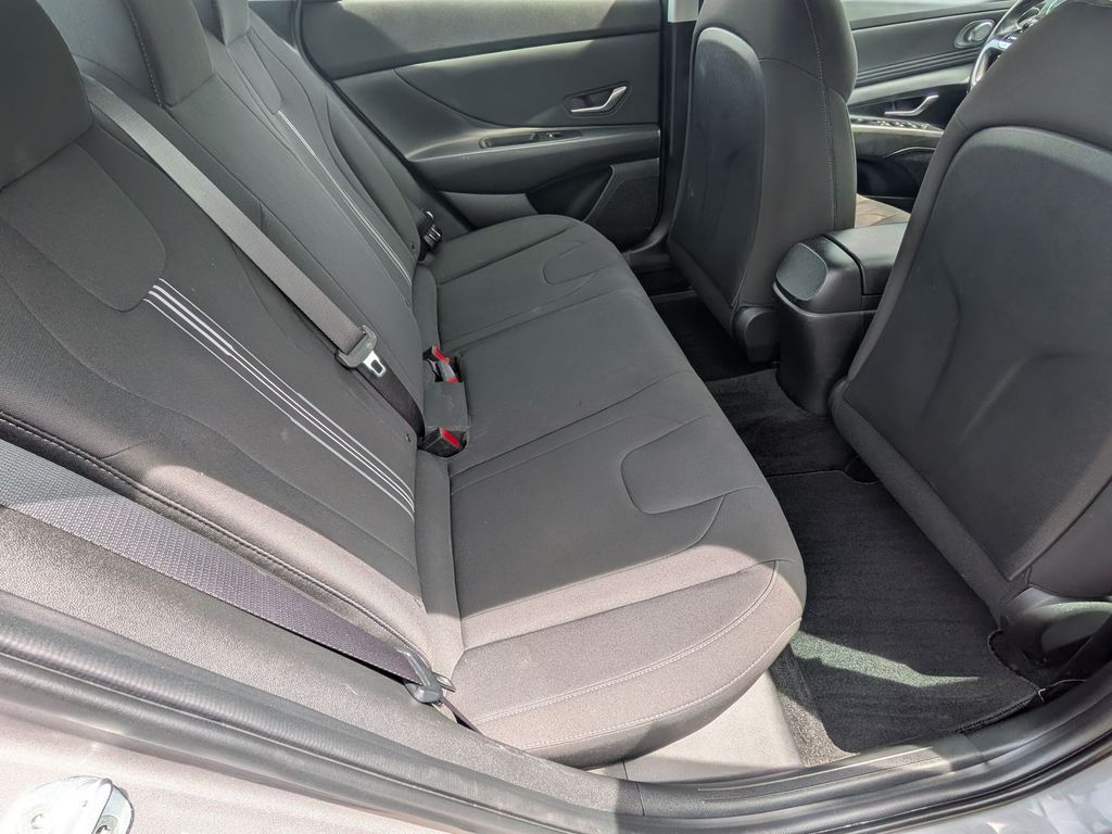 2021 Hyundai Elantra SEL - Photo 26