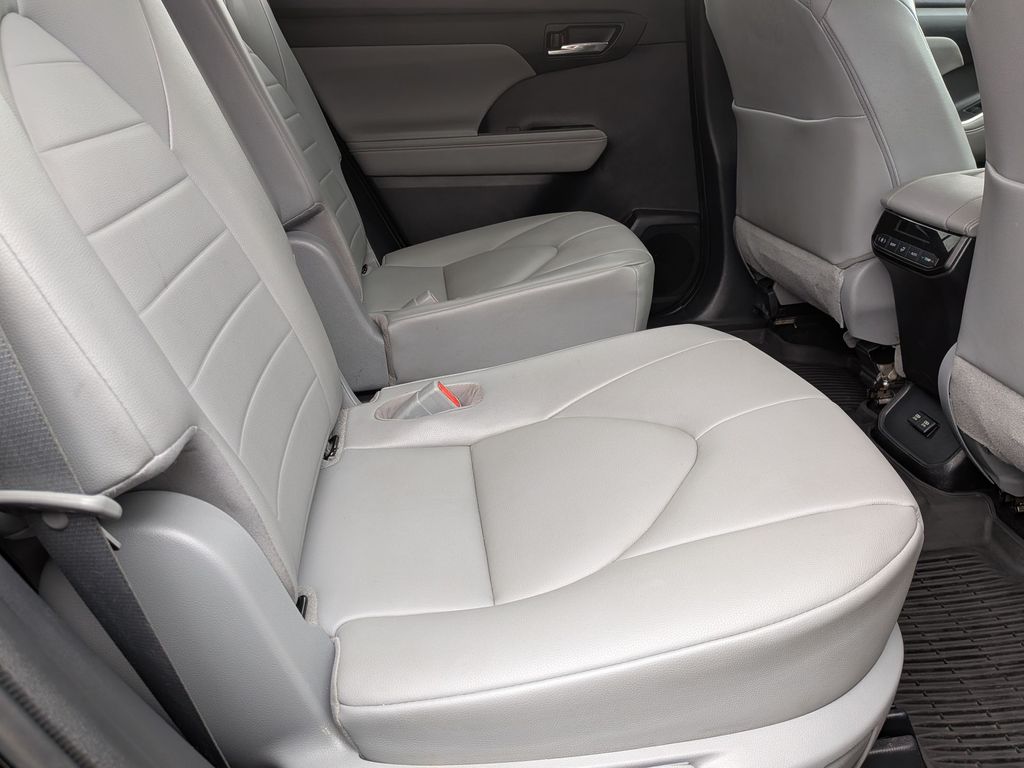 2020 Toyota Highlander XLE - Photo 29