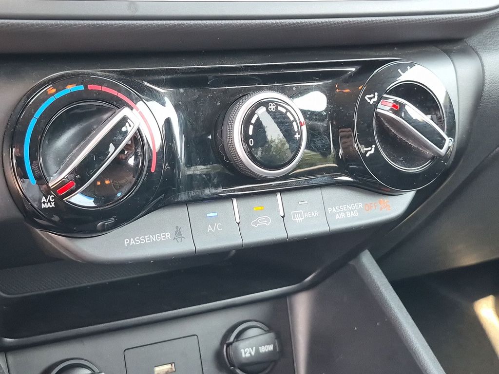 2022 Hyundai Kona SEL - Photo 22