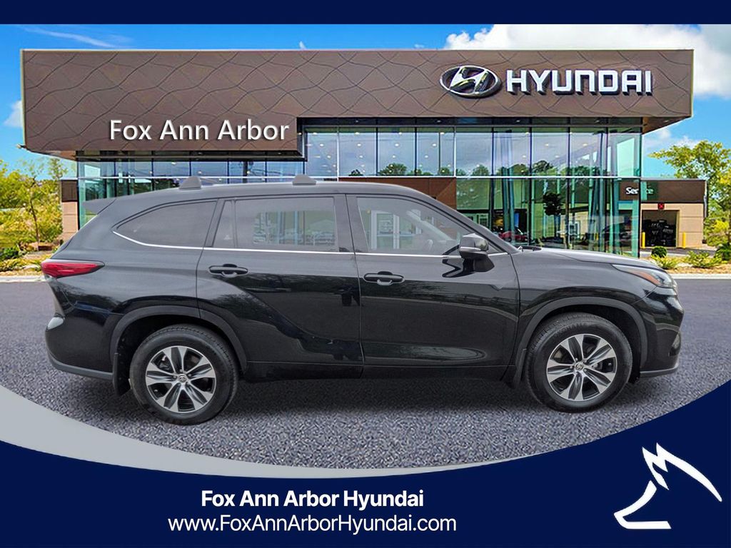 2020 Toyota Highlander XLE - Photo 6