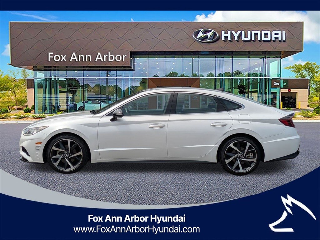 2022 Hyundai Sonata SEL Plus photo 2
