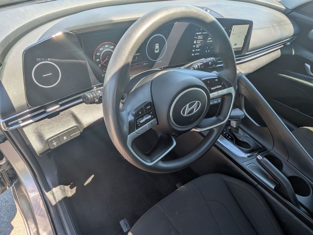 2024 Hyundai Elantra SEL - Photo 11