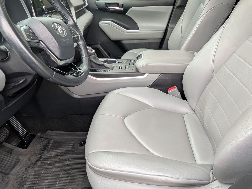 2020 Toyota Highlander XLE - Photo 12