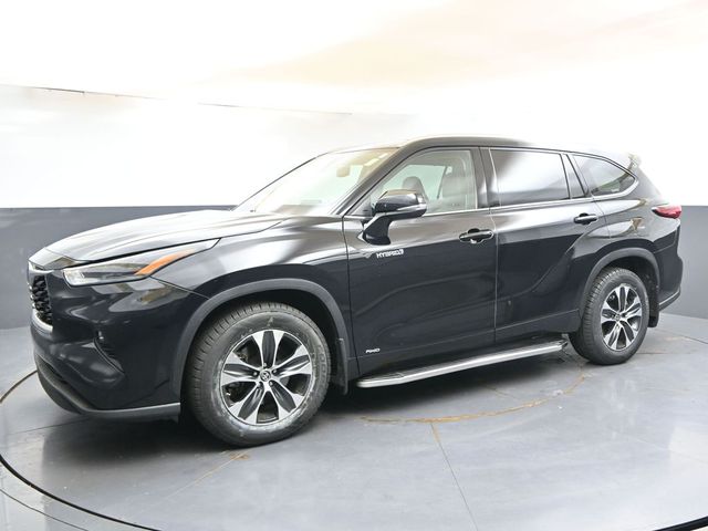 Used 2021 Toyota Highlander Hybrid XLE SUV