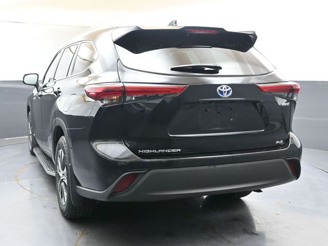 Used 2021 Toyota Highlander Hybrid XLE SUV