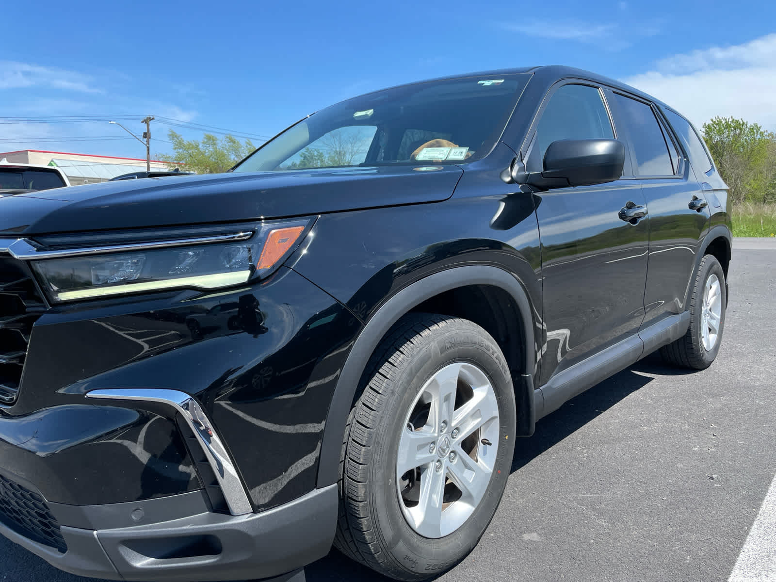 2023 Honda Pilot LX AWD's photo