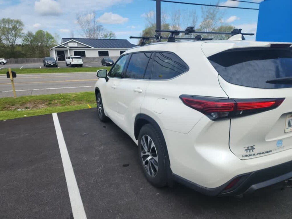 Used 2021 Toyota Highlander XLE SUV