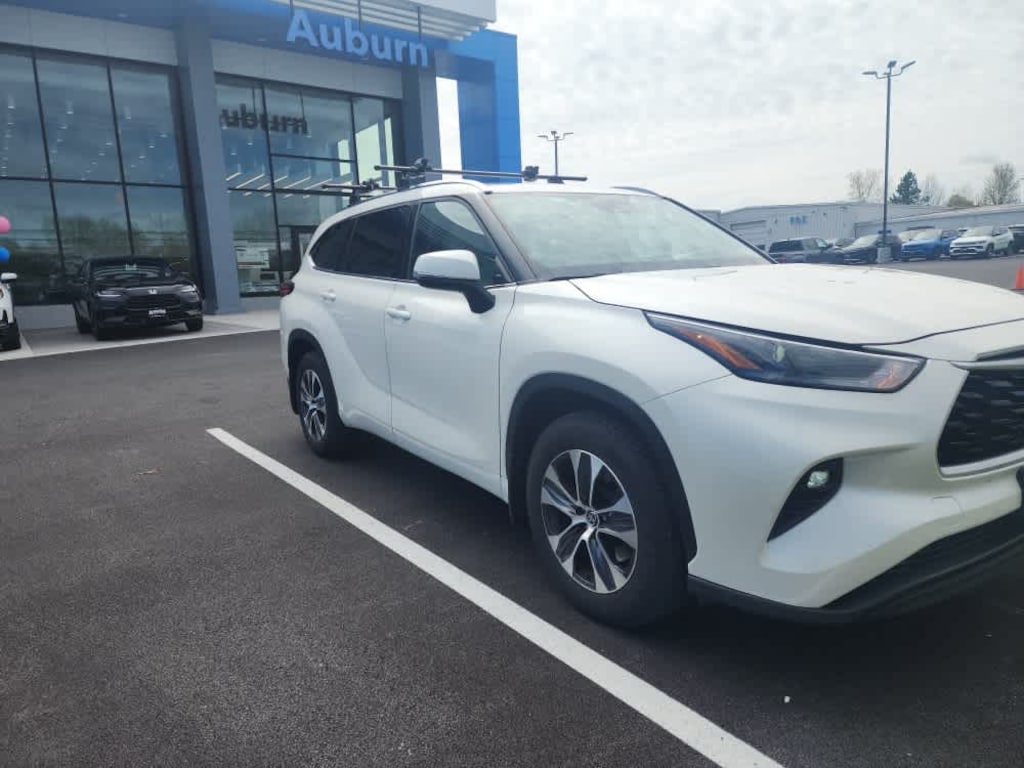 Used 2021 Toyota Highlander XLE SUV