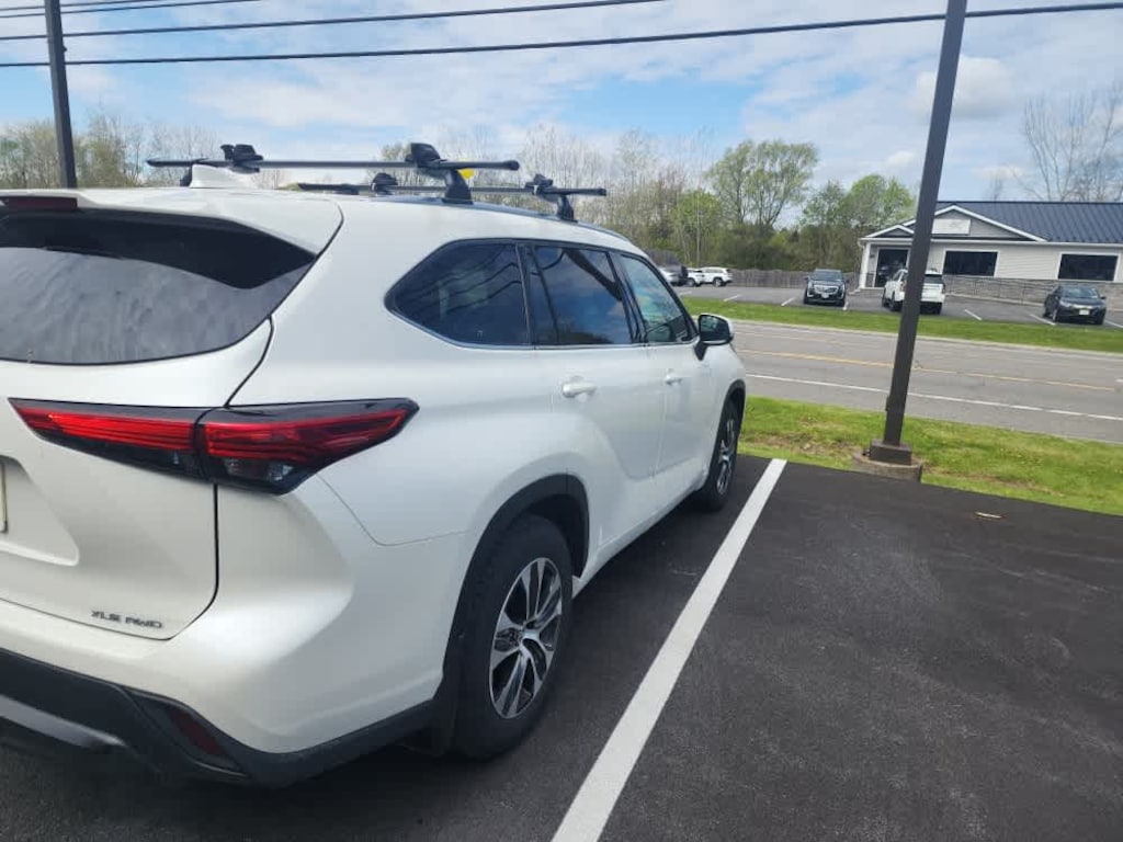 Used 2021 Toyota Highlander XLE SUV