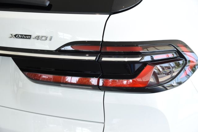 2027 BMW X7 40i - Photo 10
