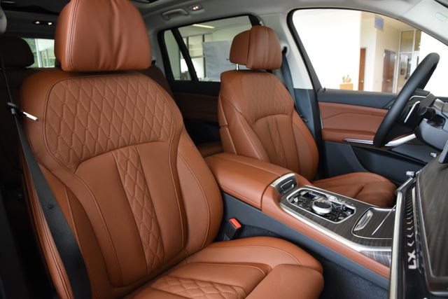 2027 BMW X7 40i - Photo 21