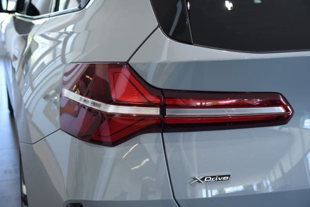 2026 BMW X3 30 - Photo 9
