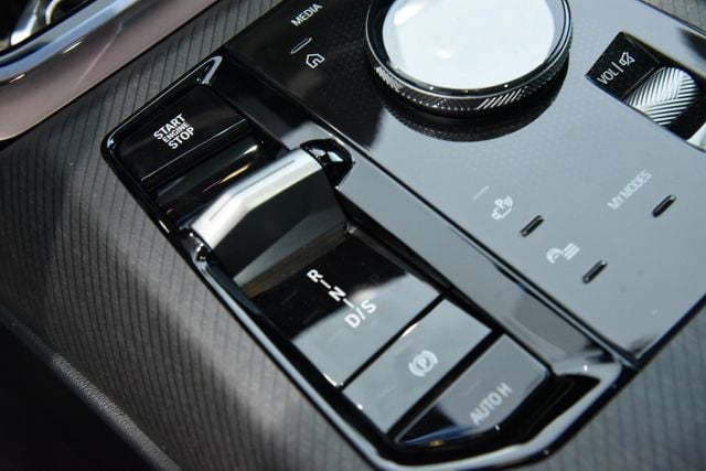 2026 BMW X3 30 - Photo 16