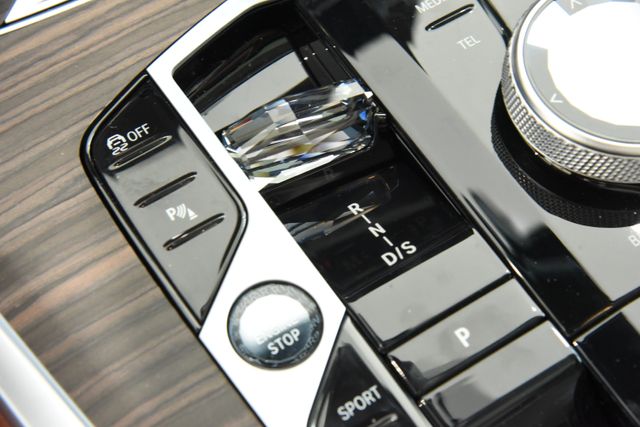 2027 BMW X7 40i - Photo 16