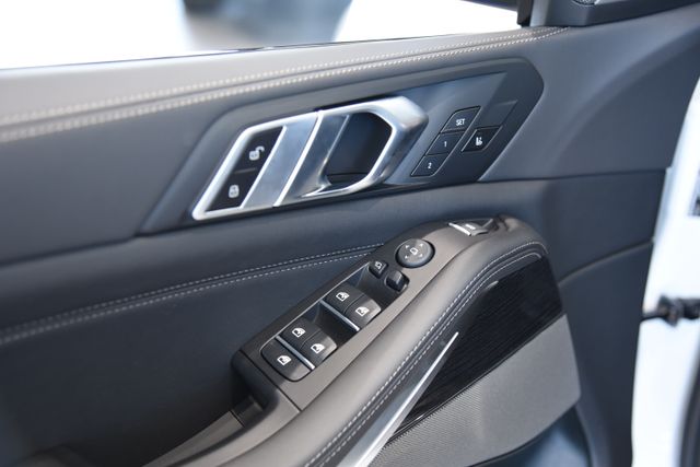 2026 BMW X5 50e - Photo 17