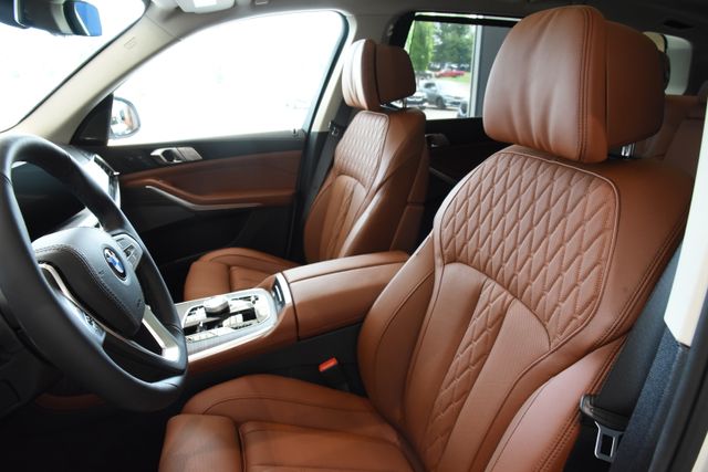 2027 BMW X7 40i - Photo 13
