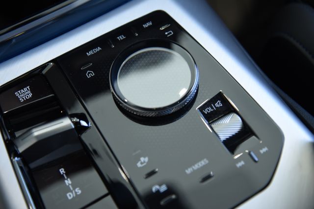 2026 BMW X3 30 - Photo 18