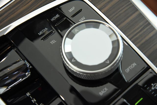 2027 BMW X7 40i - Photo 17