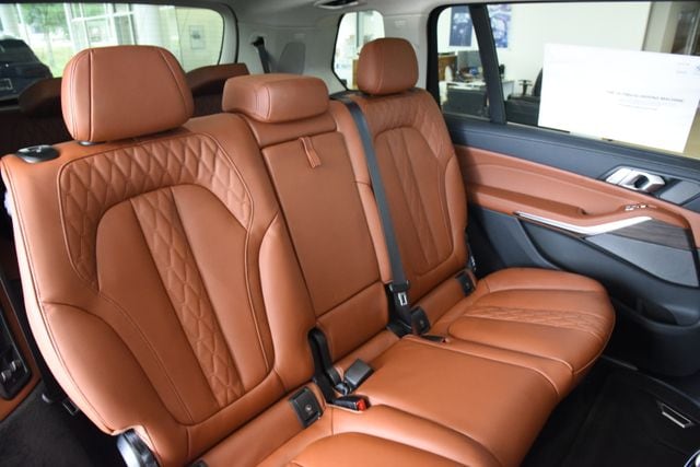 2027 BMW X7 40i - Photo 22