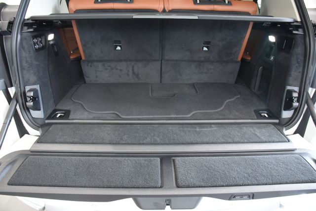 2027 BMW X7 40i - Photo 24