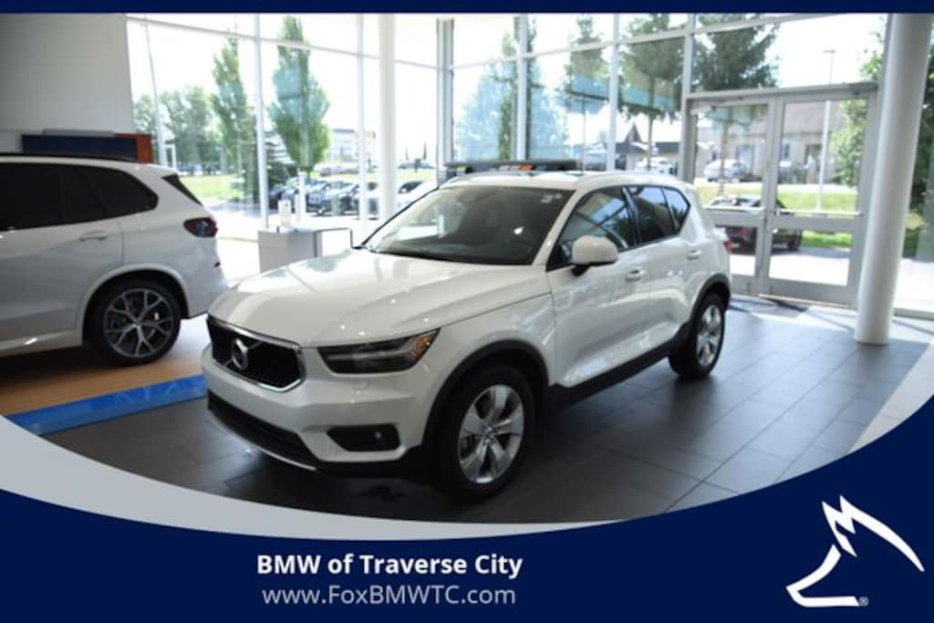 Used 2021 Volvo XC40 Momentum SUV