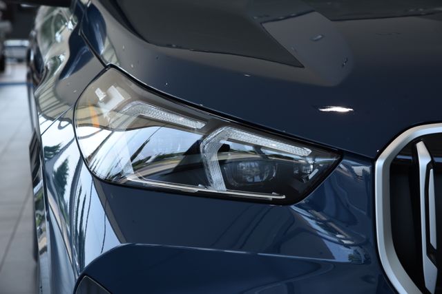 2027 BMW X1 28i - Photo 7