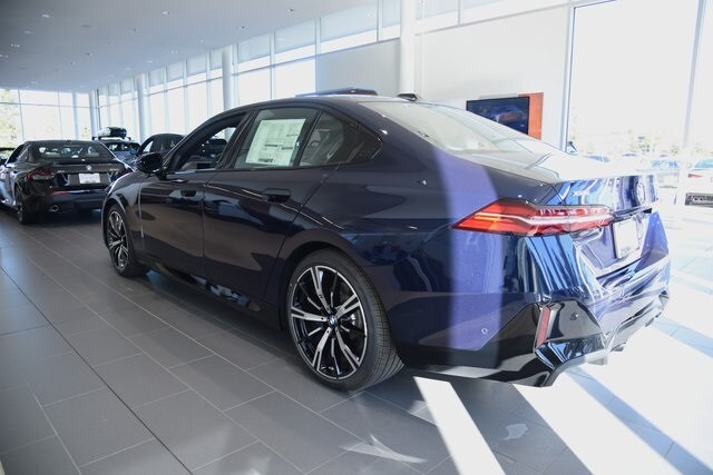 2026 Bmw 540i Sedan photo 2