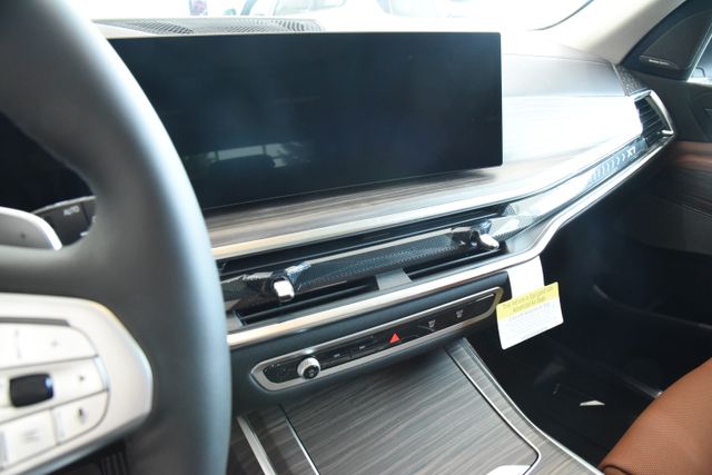 2027 BMW X7 40i - Photo 14