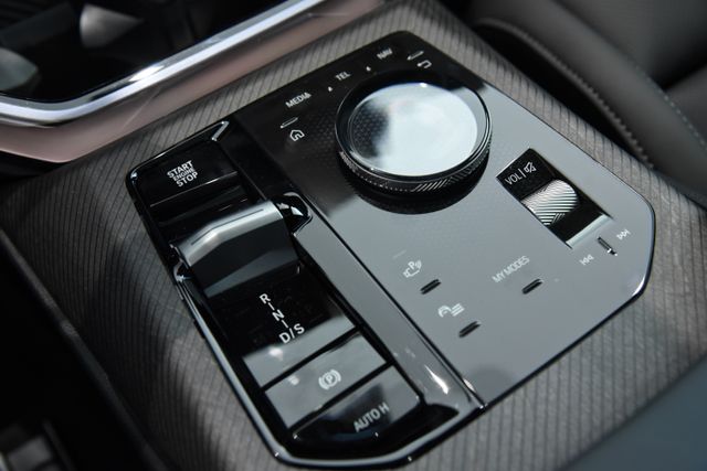 2026 BMW X3 30 - Photo 16