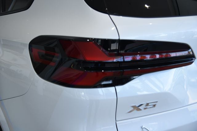 2026 BMW X5 50e - Photo 9