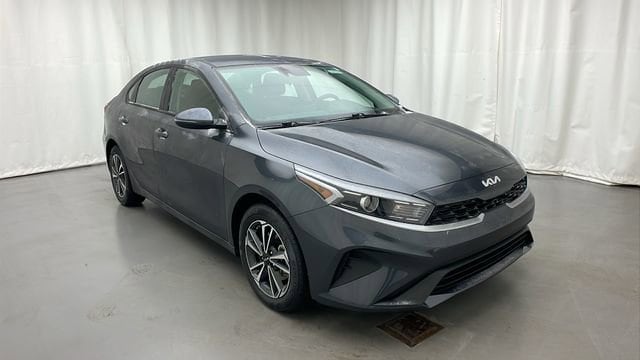 Used 2024 Kia Forte LXS with VIN 3KPF24AD2RE818038 for sale in Farmington, MI
