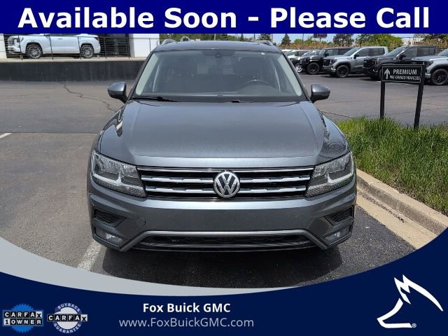 Used 2018 Volkswagen Tiguan SEL with VIN 3VV2B7AX1JM011581 for sale in Farmington, MI