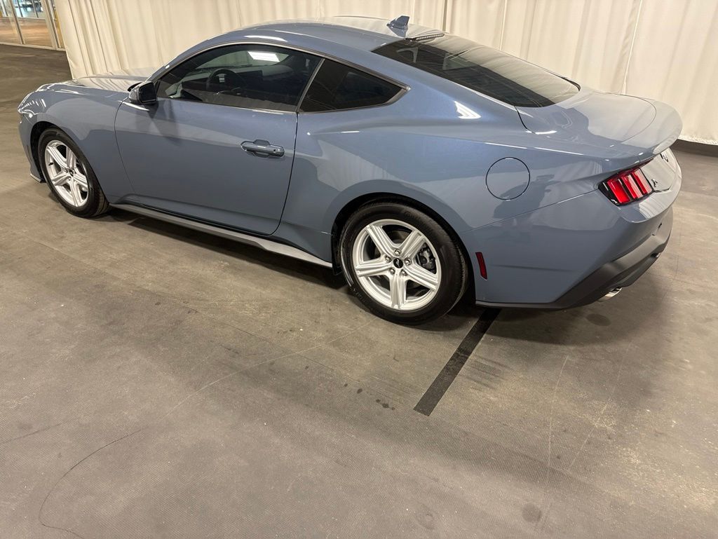 2026 Ford Mustang EcoBoost - Photo 6
