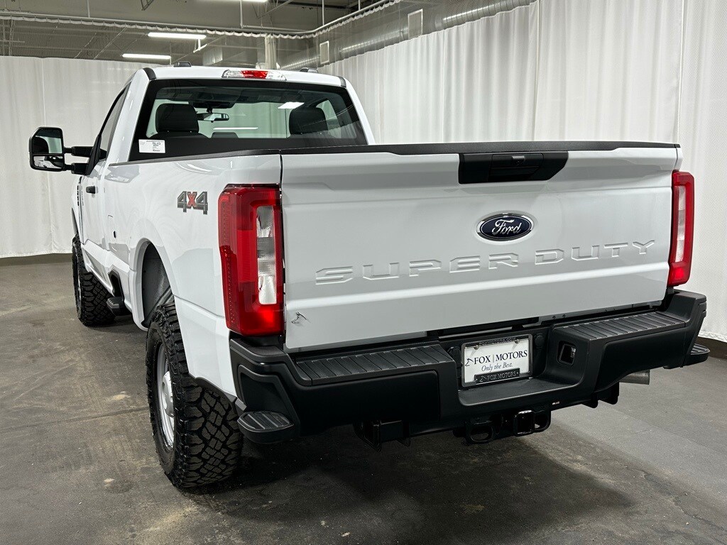 2025 Ford F-250 photo 2