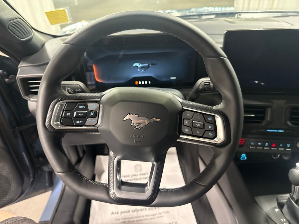 2026 Ford Mustang EcoBoost - Photo 17