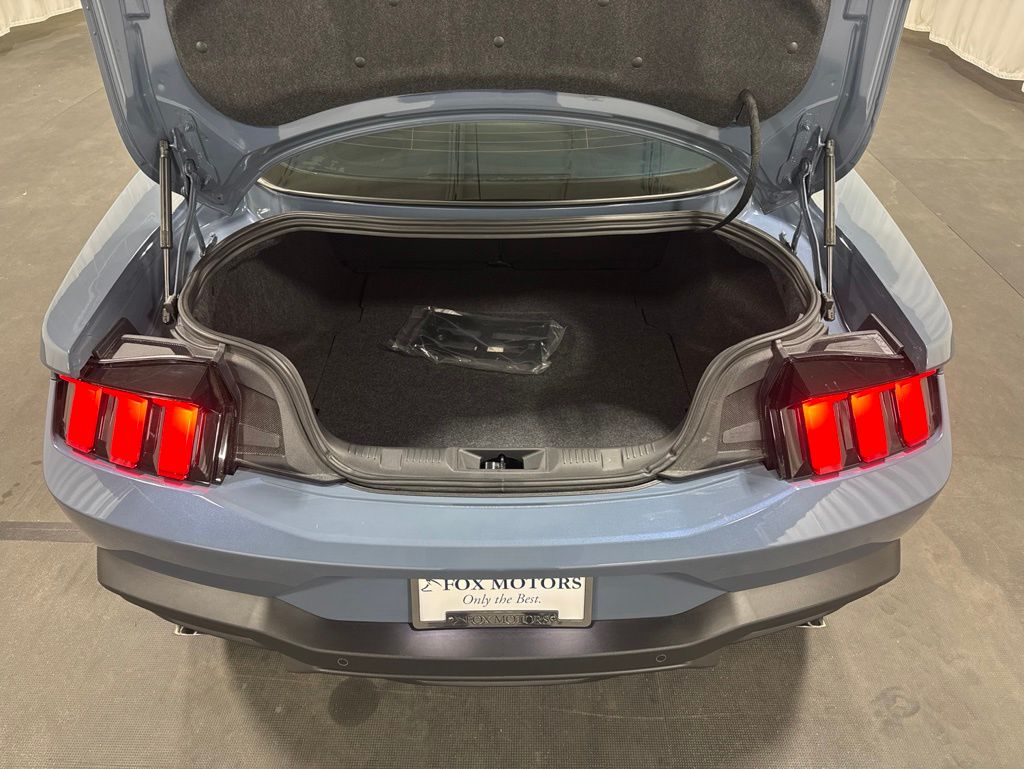2026 Ford Mustang EcoBoost - Photo 12