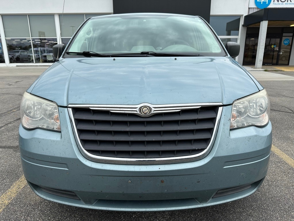 Used 2008 Chrysler Town & Country LX with VIN 2A8HR44H68R607420 for sale in Cadillac, MI