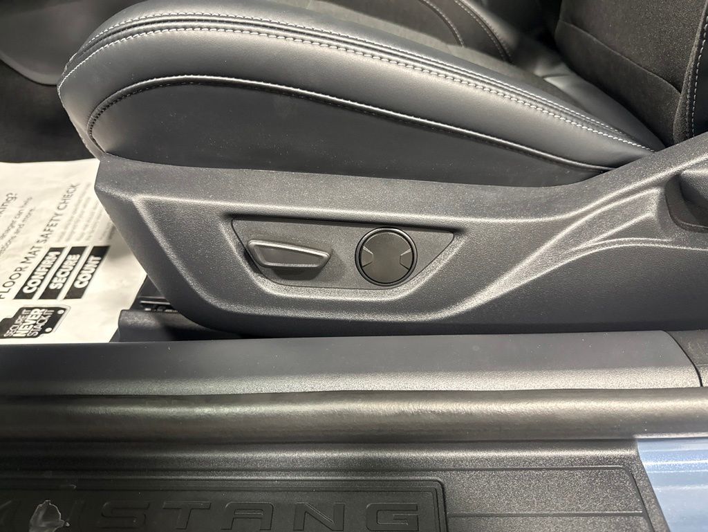2026 Ford Mustang EcoBoost - Photo 15